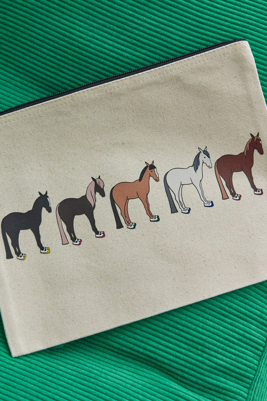 pouch|うわばきをはいた馬たちのスクエアポーチ