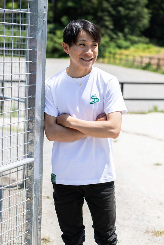 【佐々木大輔騎手】にんじんプレゼントTシャツ produced by HAYLIFE×Happy Horse Creators