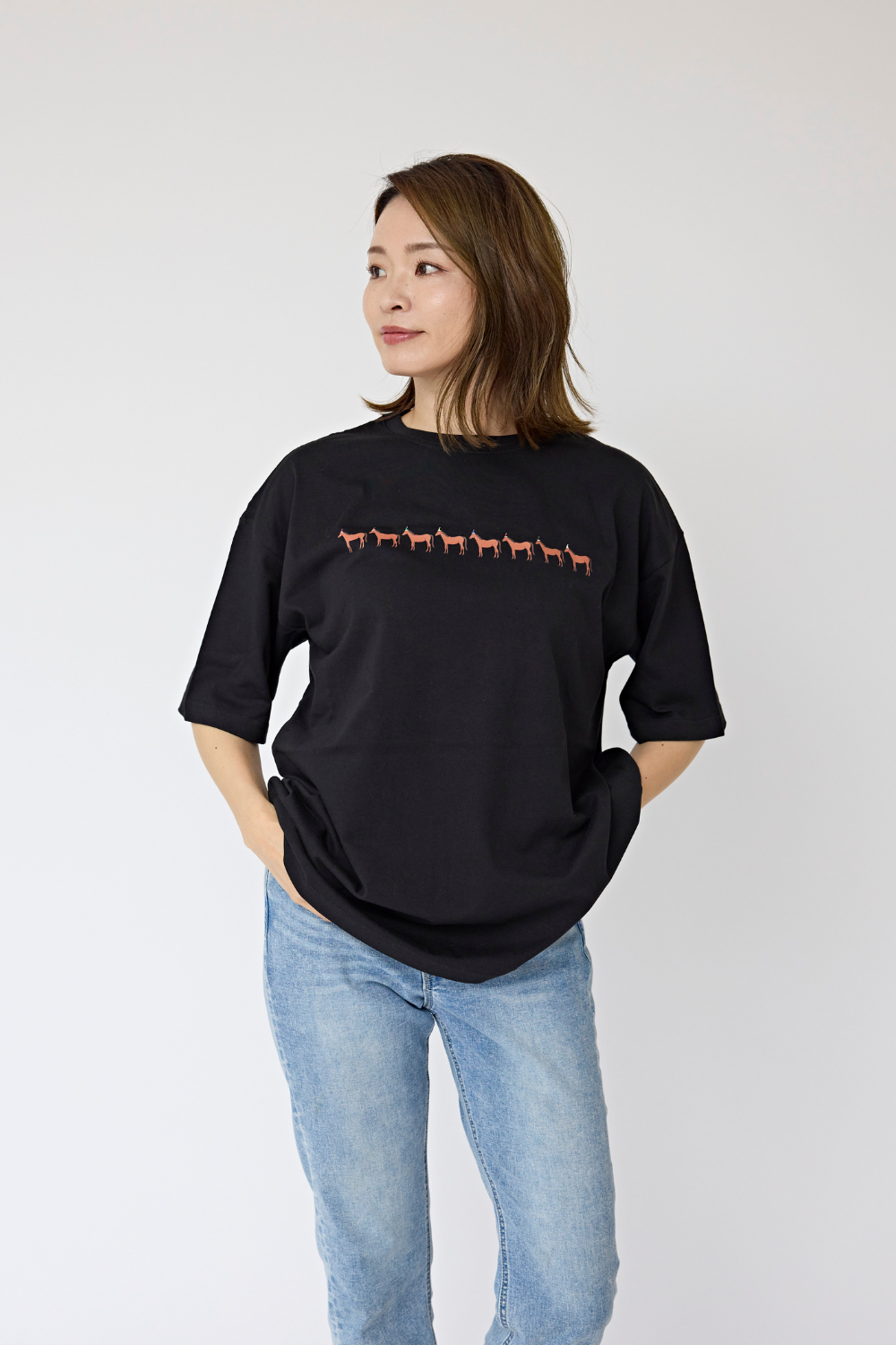 ［BIG TEE ］パーティーハットの新馬たちの行進