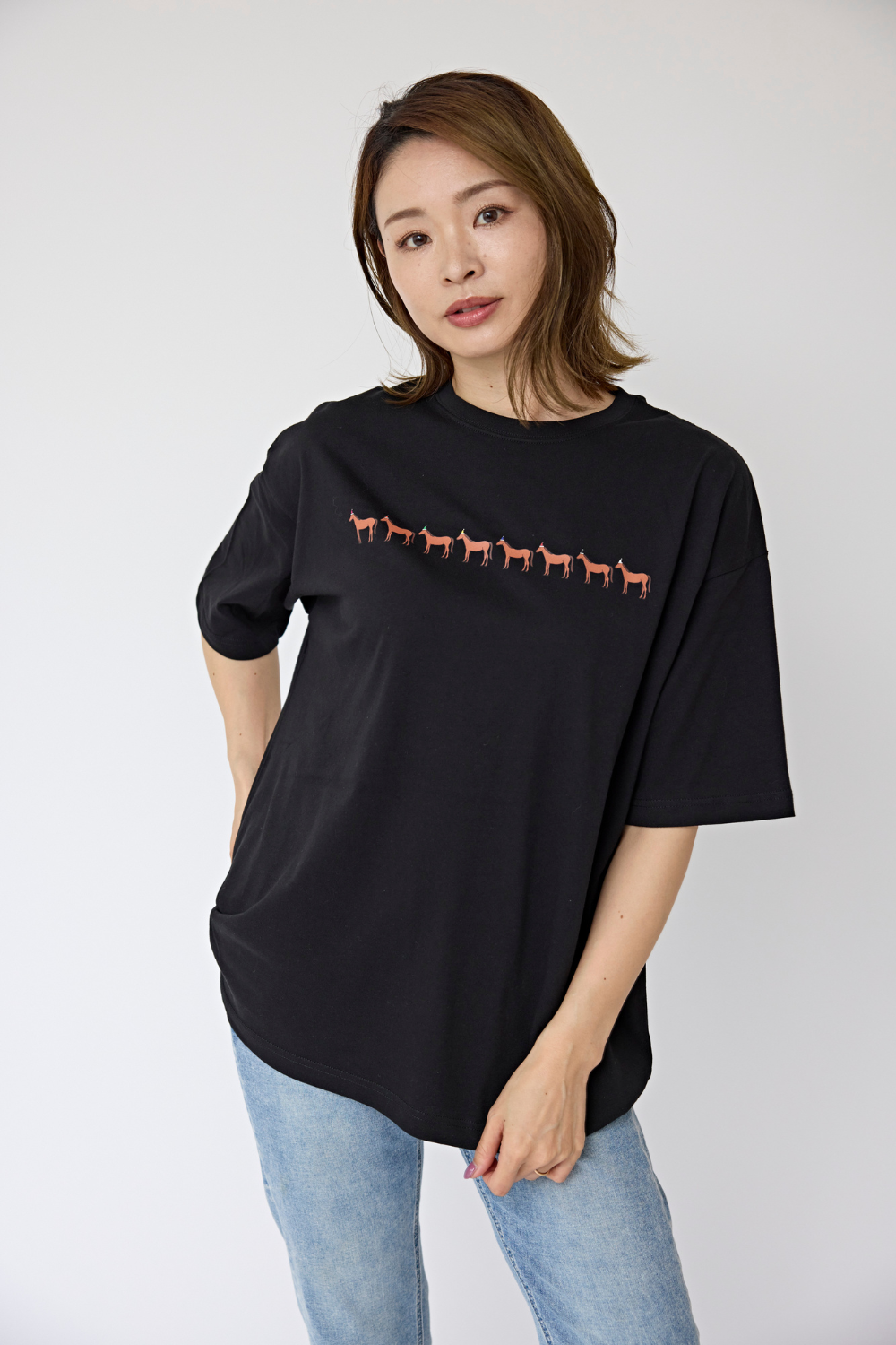 ［BIG TEE ］パーティーハットの新馬たちの行進