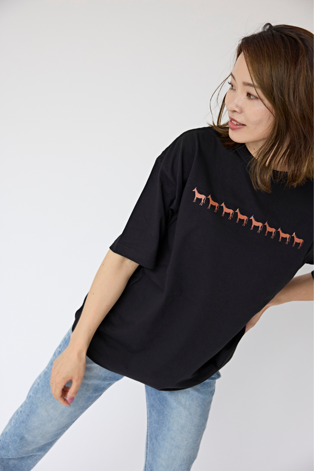 ［BIG TEE ］パーティーハットの新馬たちの行進