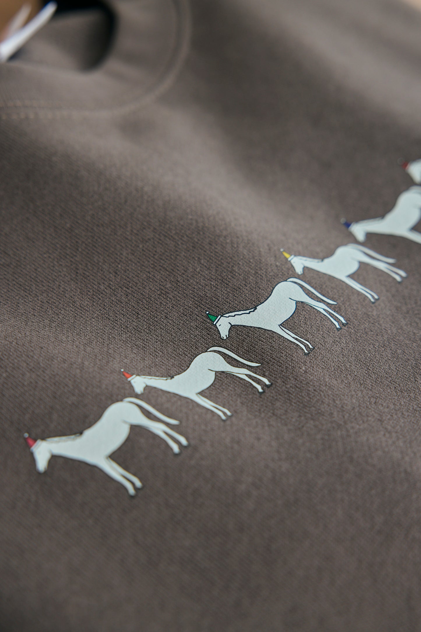 sweat tops｜新馬たちの行進