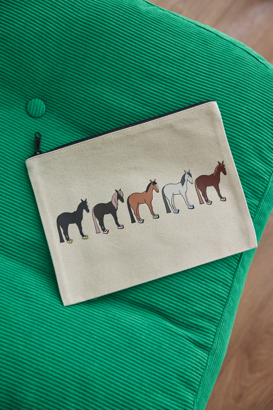 pouch|うわばきをはいた馬たちのスクエアポーチ