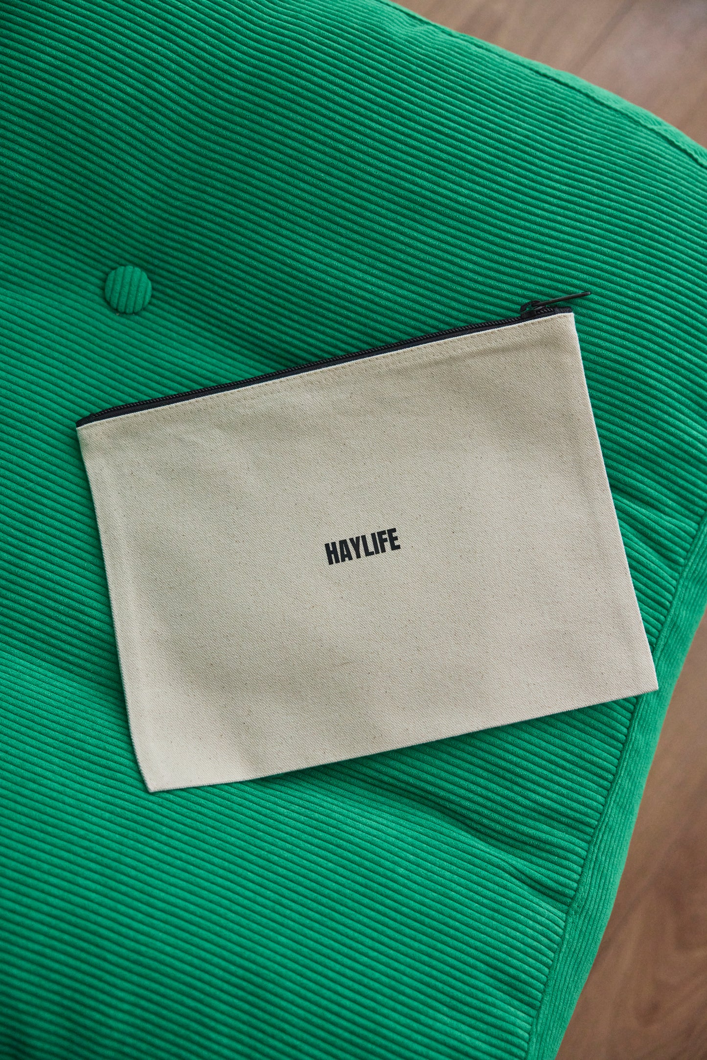 pouch｜うわばきをはいた馬たちのスクエアポーチ