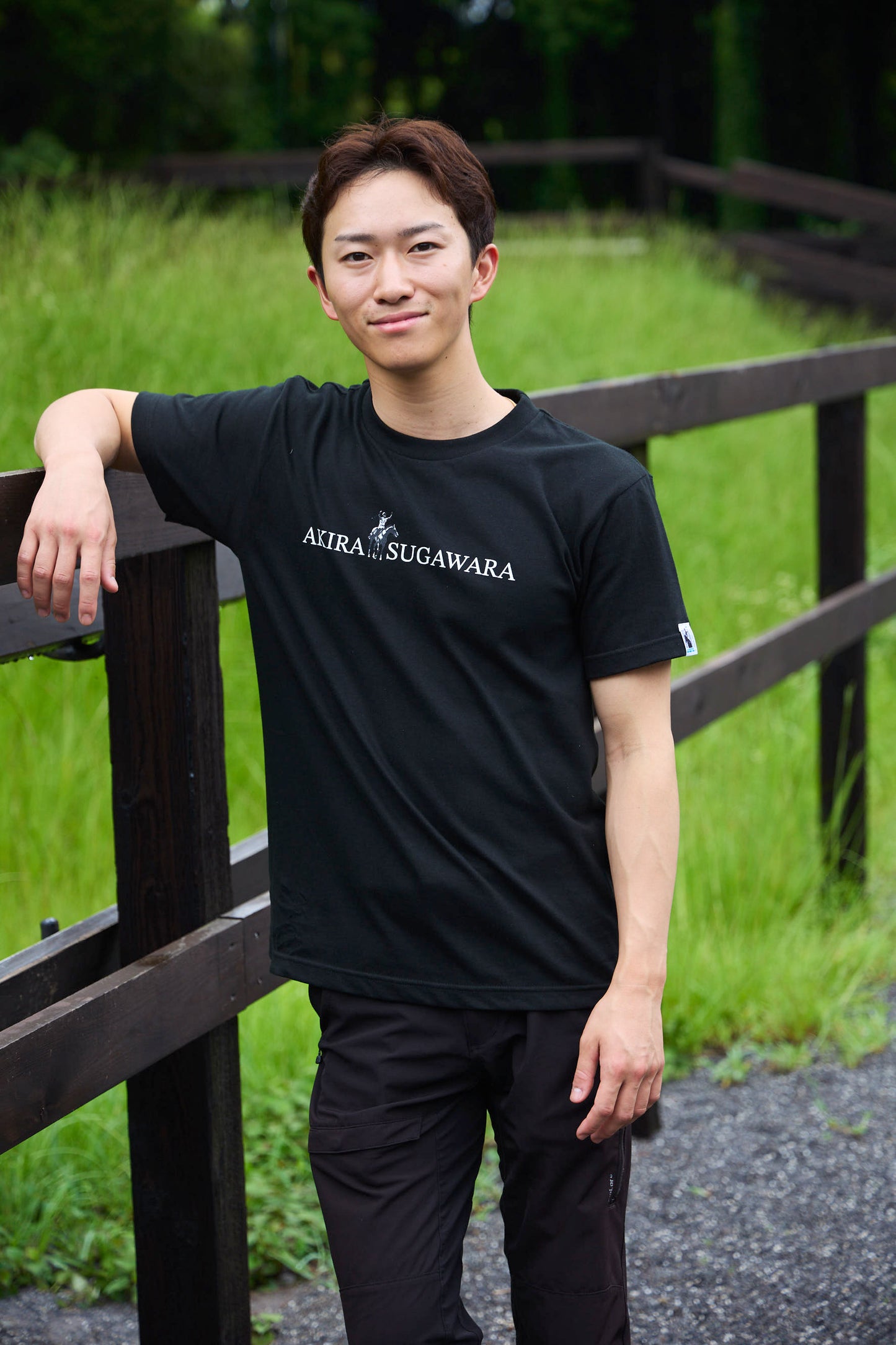 菅原明良騎手コラボ　にんじんプレゼントTシャツ2025【黒】