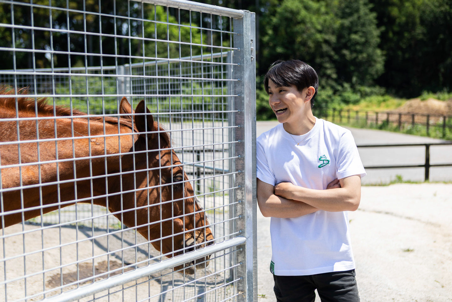 【佐々木大輔騎手】にんじんプレゼントTシャツ produced by HAYLIFE×Happy Horse Creators