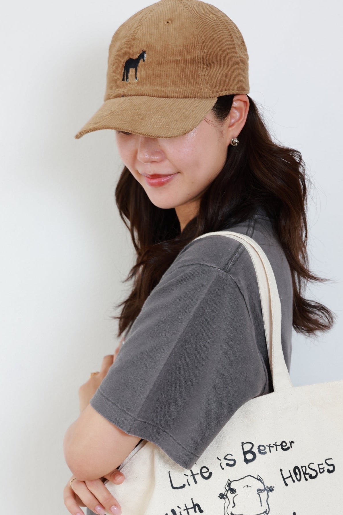 cap｜うわばきをはいた馬のコーデュロイ刺繍CAP