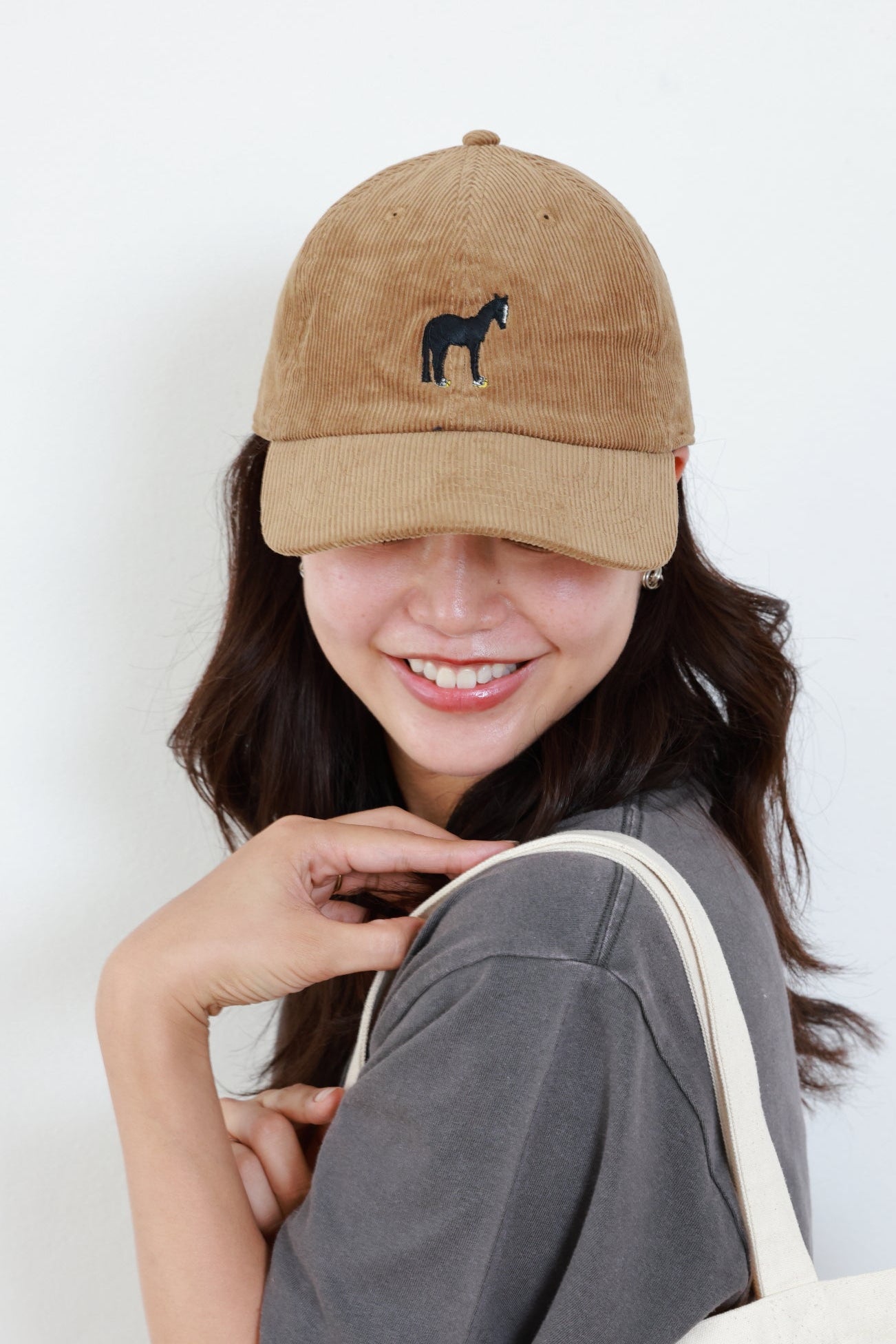 cap｜うわばきをはいた馬のコーデュロイ刺繍CAP