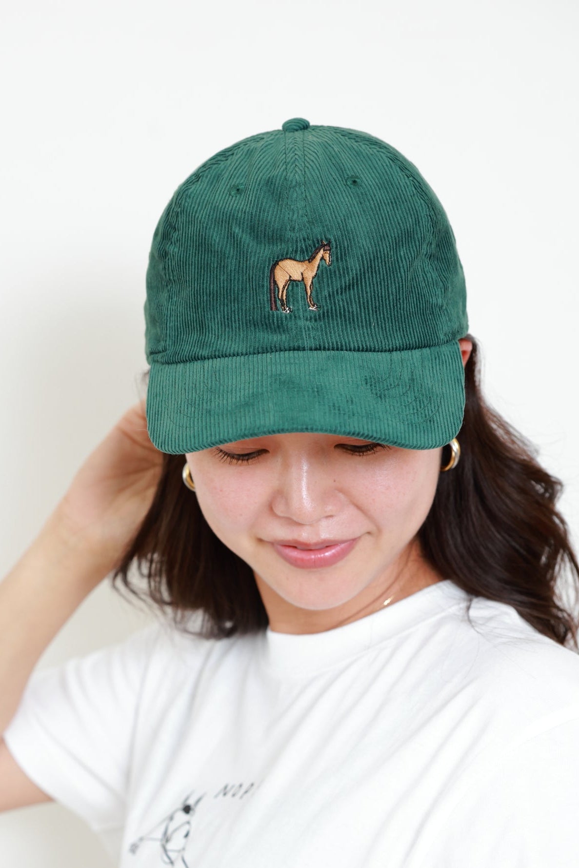 cap｜うわばきをはいた馬のコーデュロイ刺繍CAP